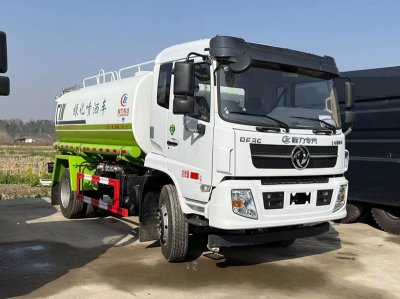 國(guó)六東風(fēng)福瑞卡12方灑水車安全抵達(dá)客戶所在地江蘇鹽城
